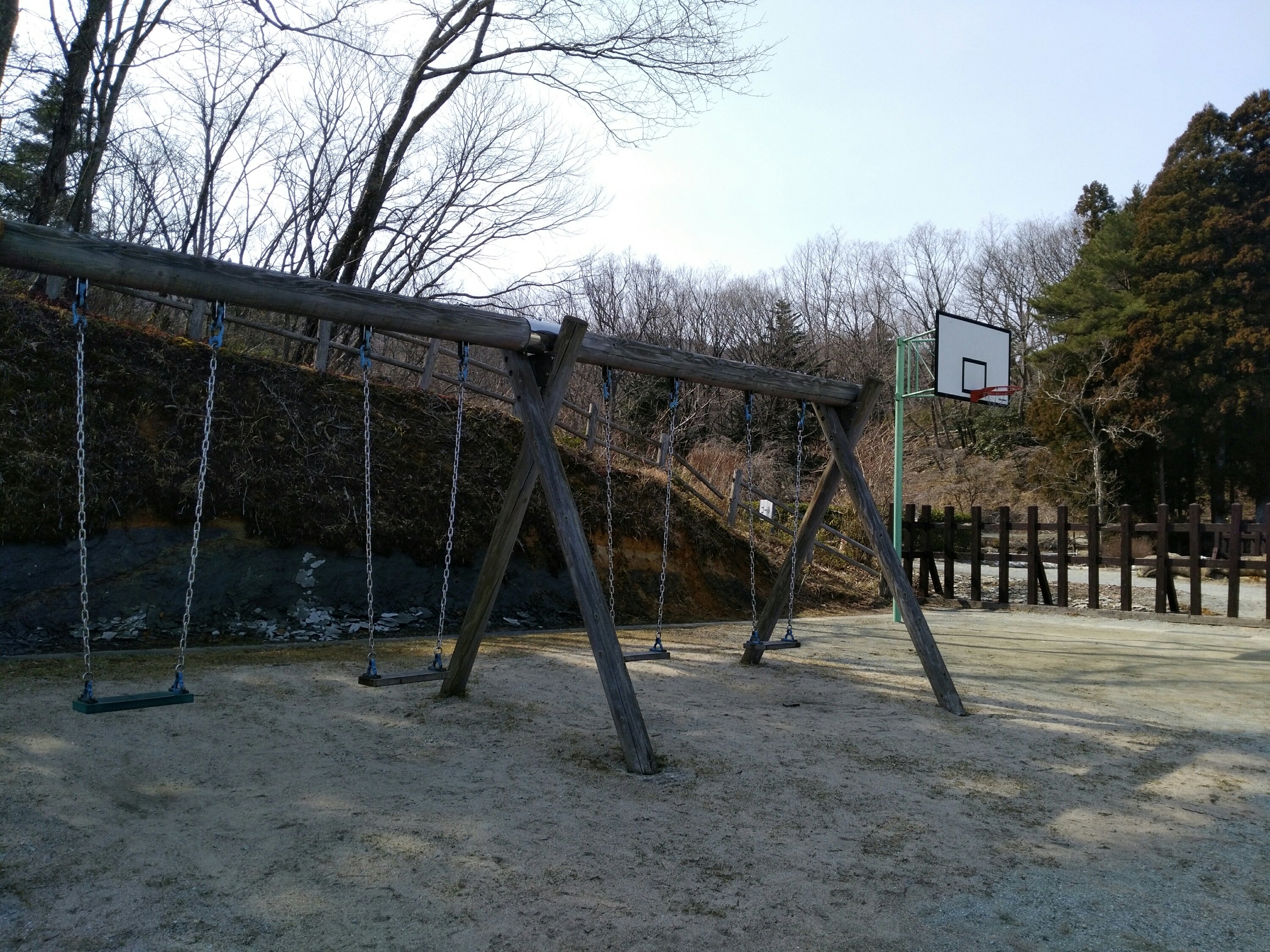 バスケットゴール 山元町 深山山麓少年の森 ブランコとバスケットゴール