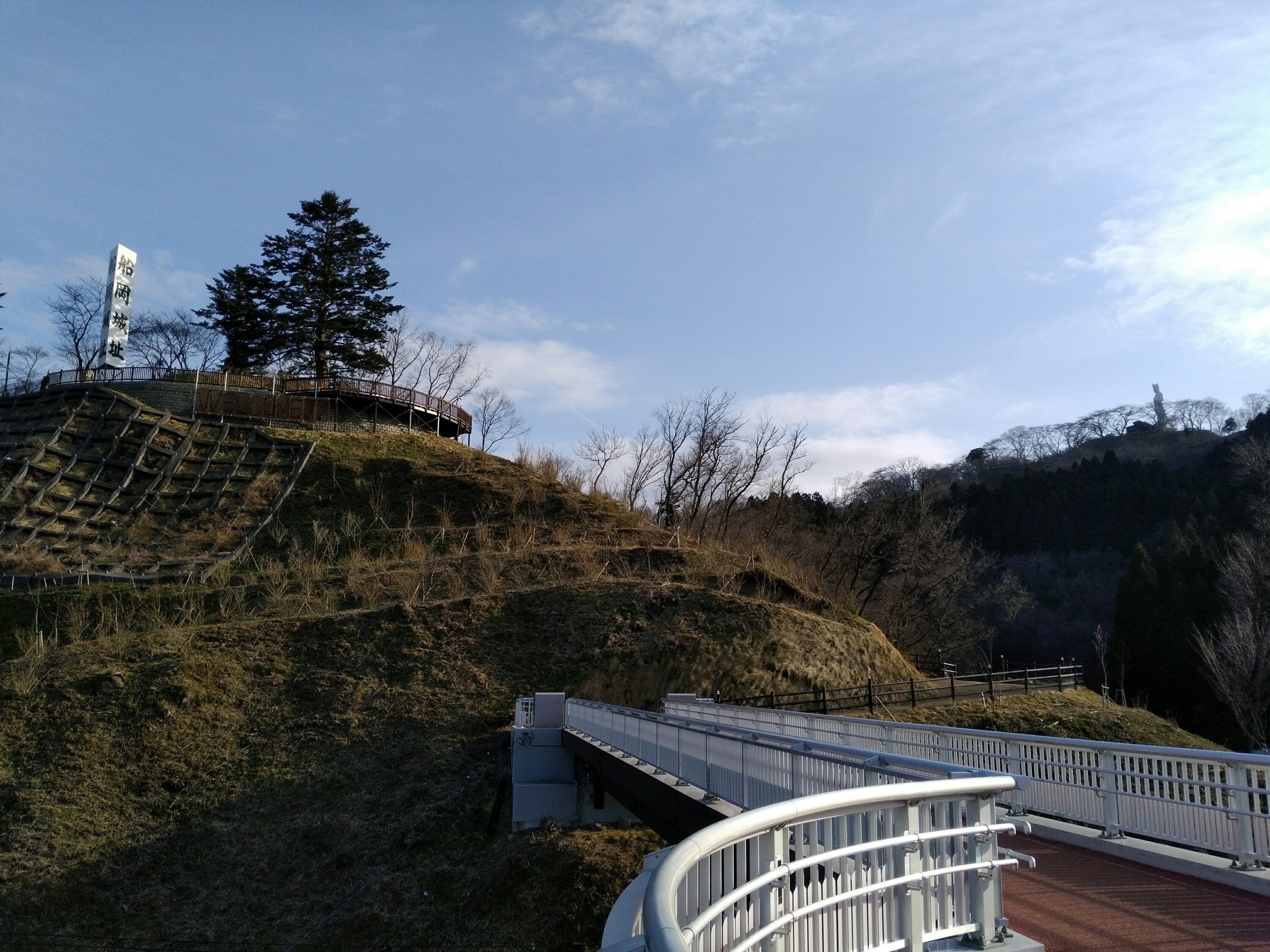 千桜橋から 船岡城址公園 千桜橋から