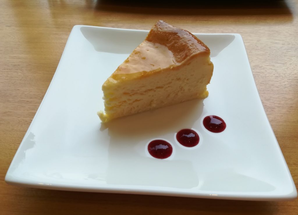 富沢　フィーカ カフェアート　チーズケーキ
