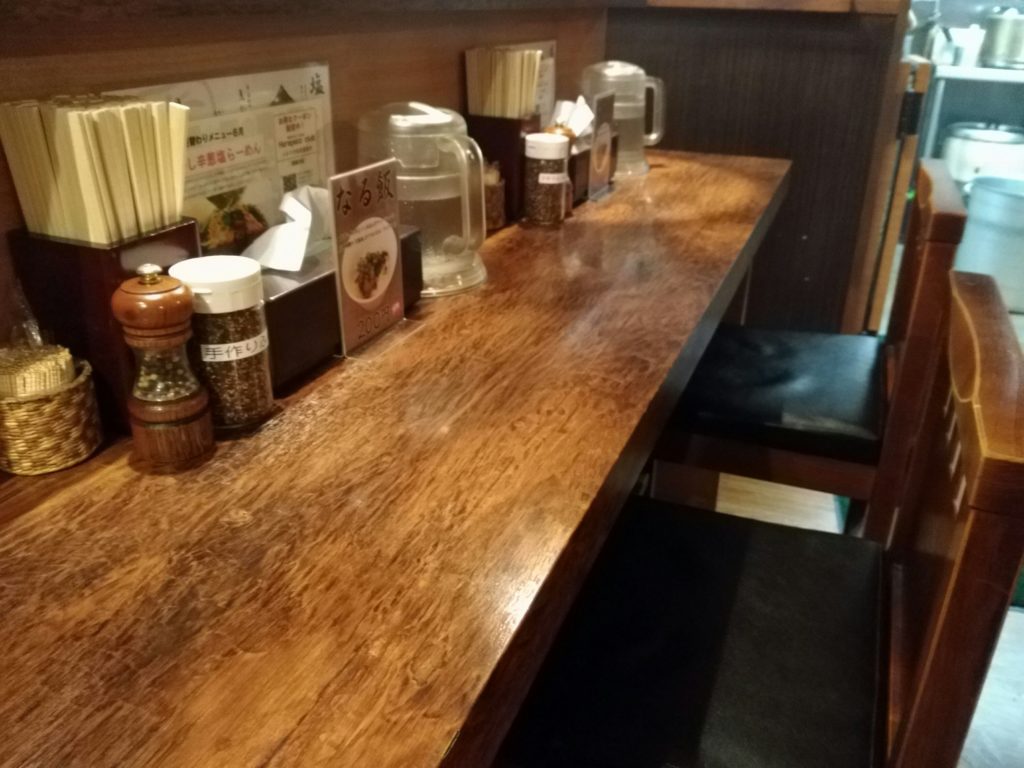 名取 なると家 店内 カウンター席