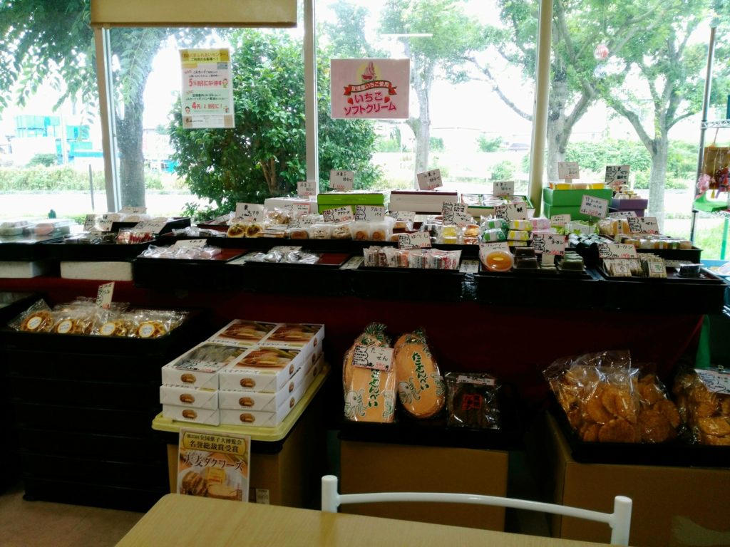 おおくまふれあいセンターの和菓子コーナー