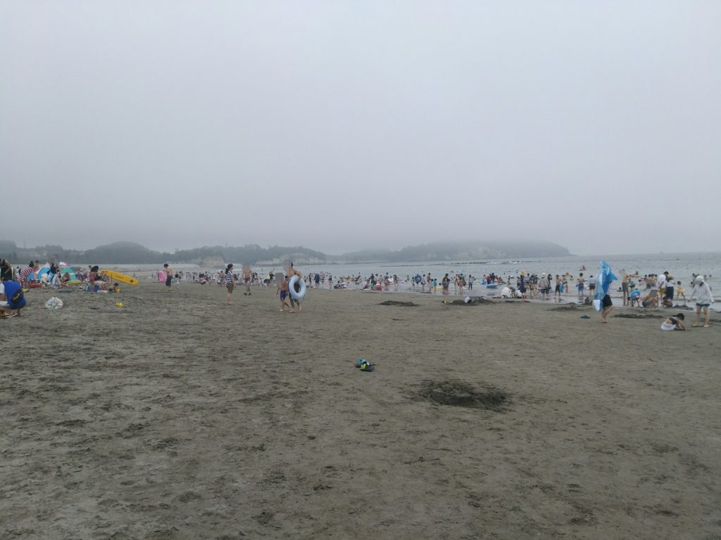 午後から曇ってきた菖蒲田海水浴場
