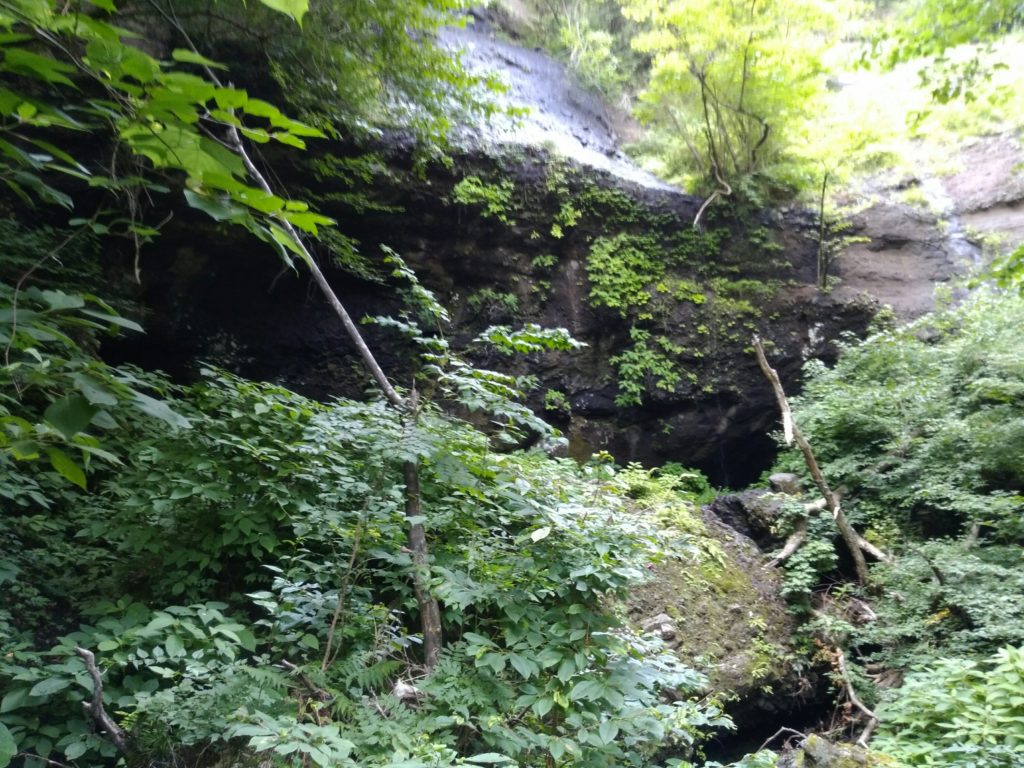 丸森町の地蔵滝（夏）
