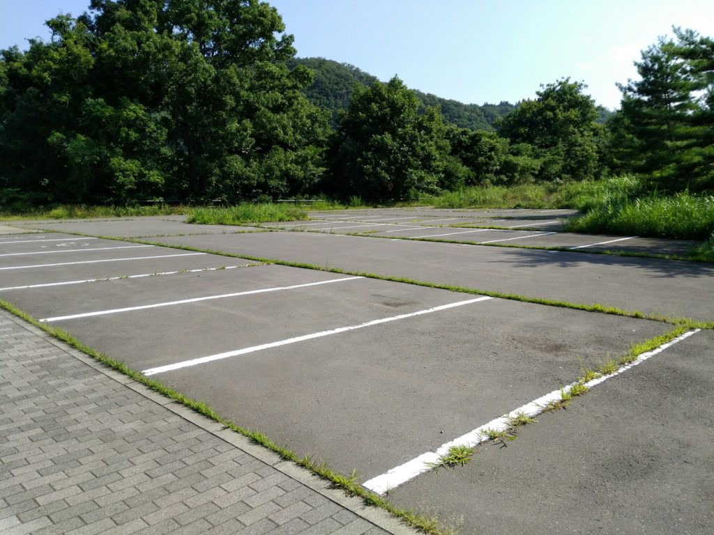 河畔休憩所の駐車場