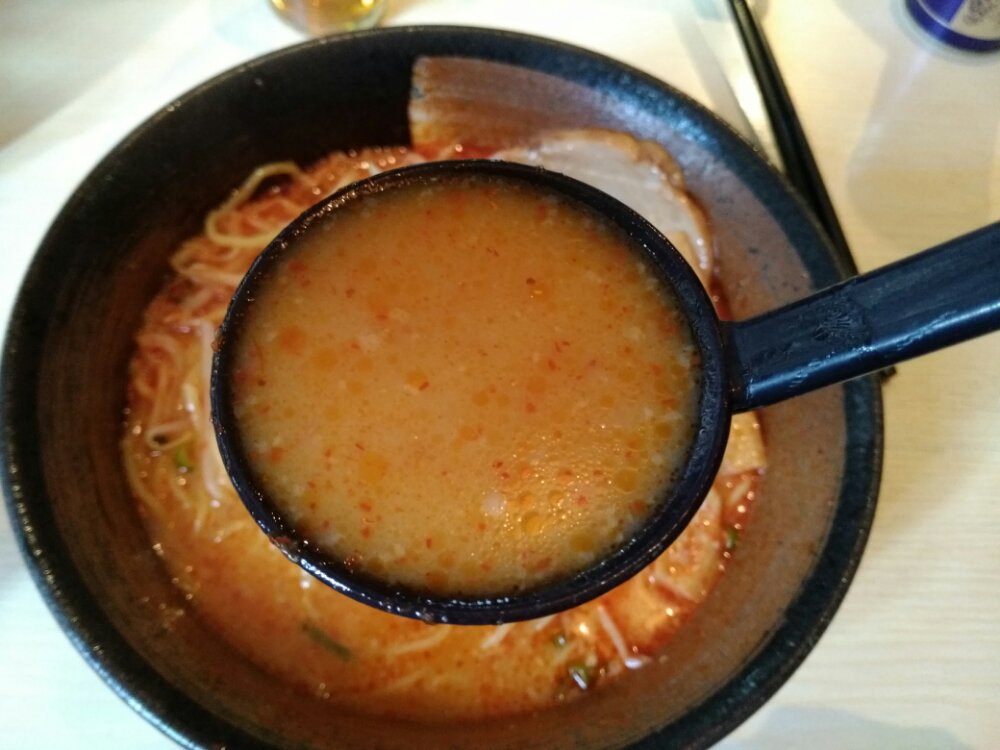 赤にらなんばんらーめんのスープ