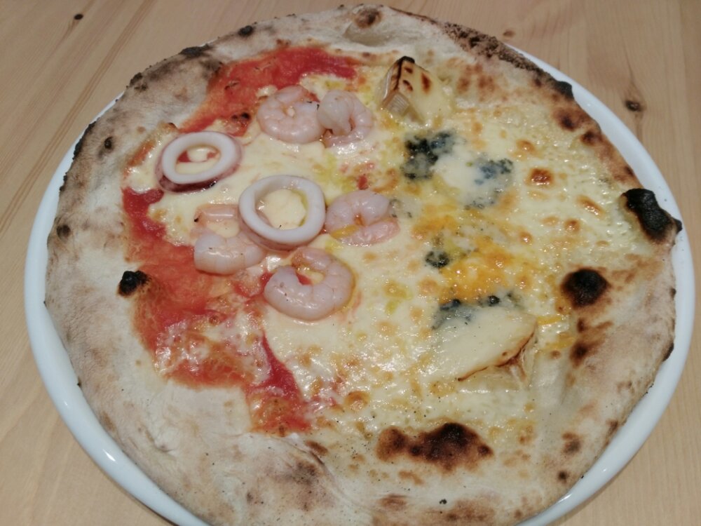 ロクファームアタラタシチノカフェのピザ
