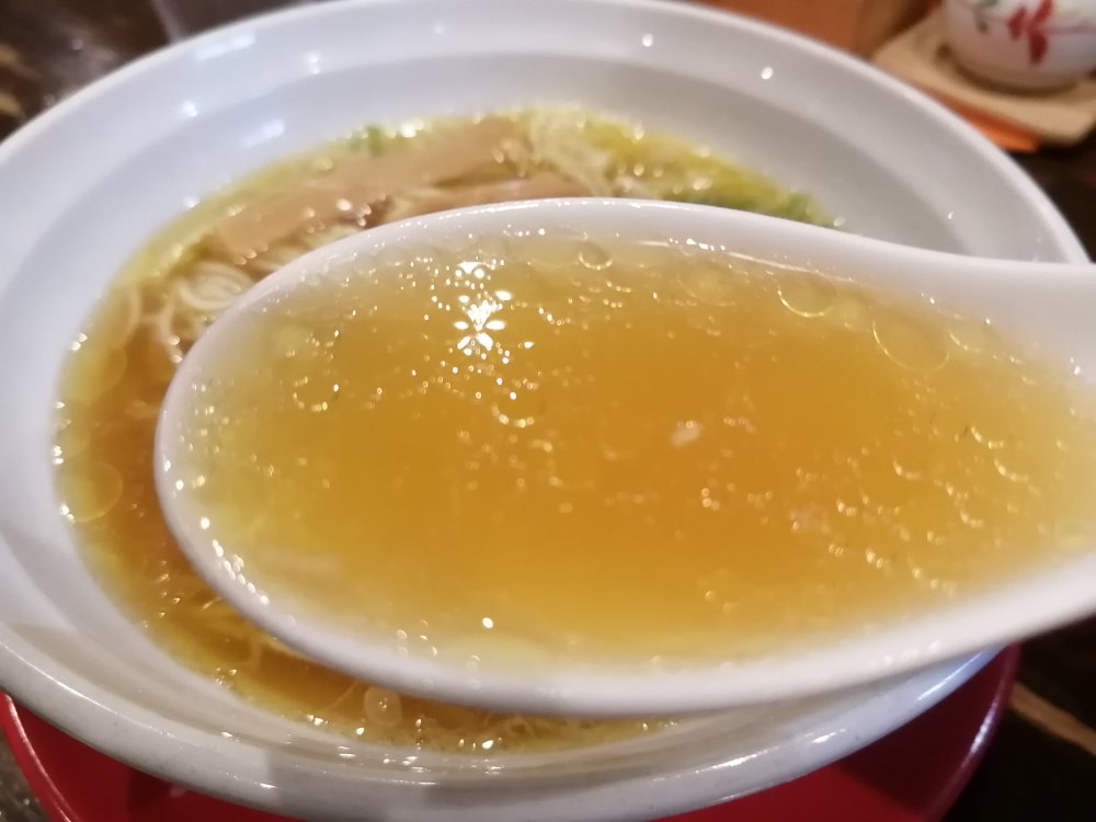 醤油ラーメンのスープ