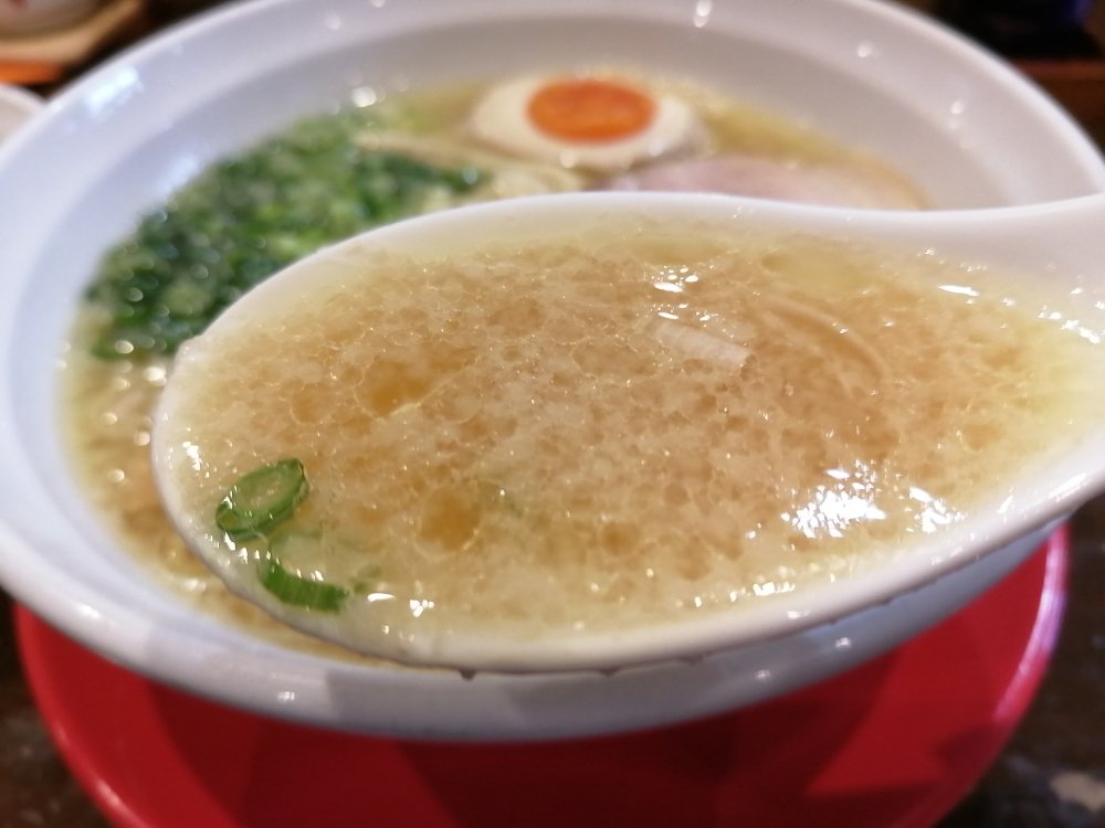 背脂醤油ラーメンのスープ
