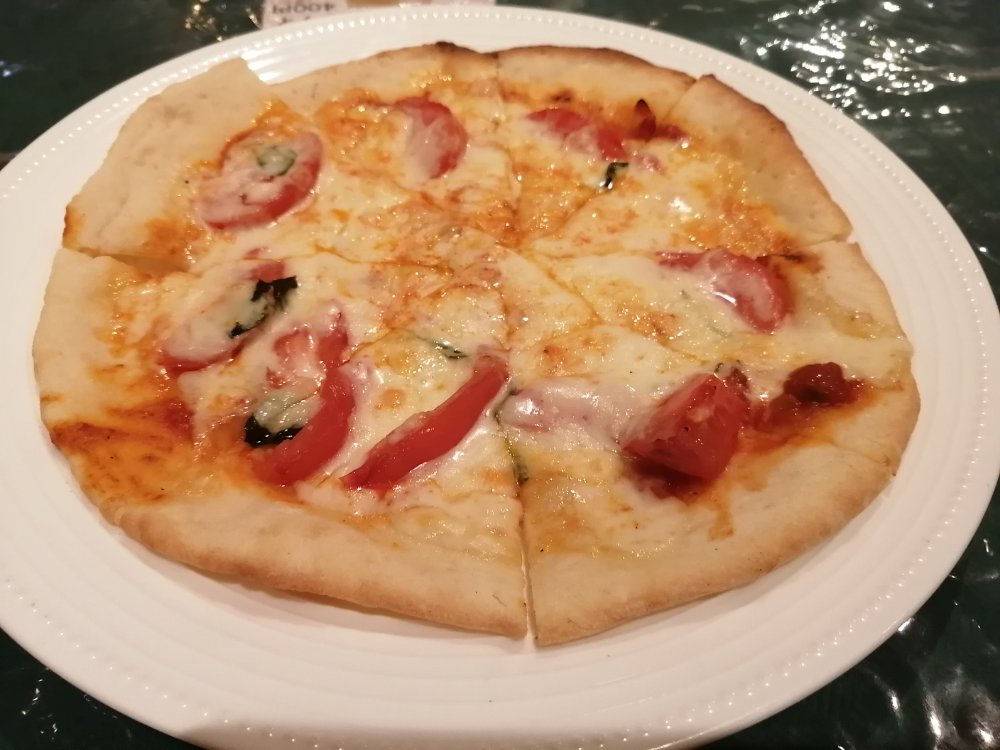 ラトブのイタリアン ラパパのピザ