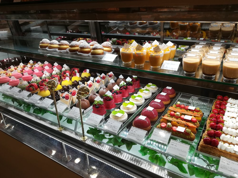 まるで宝石箱 カズノリイケダ エスパル仙台店のケーキとマカロン 仙台南つうしん