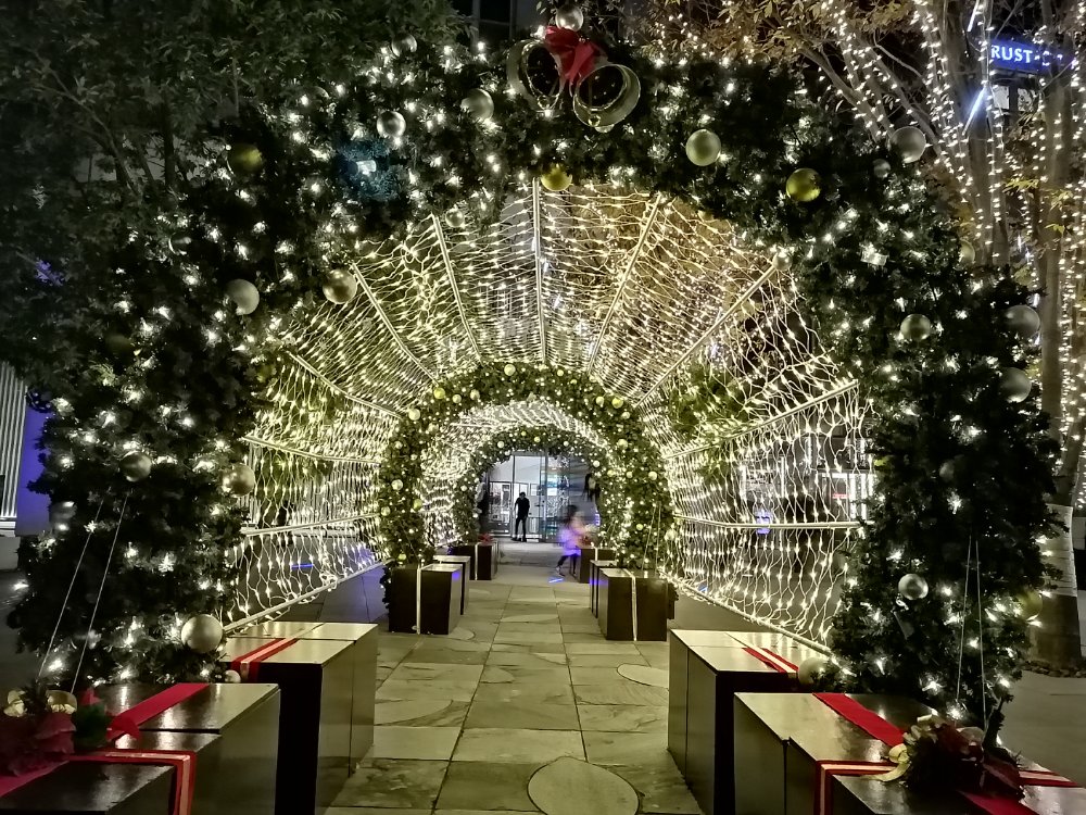 仙台トラストシティのクリスマスケーキトンネル