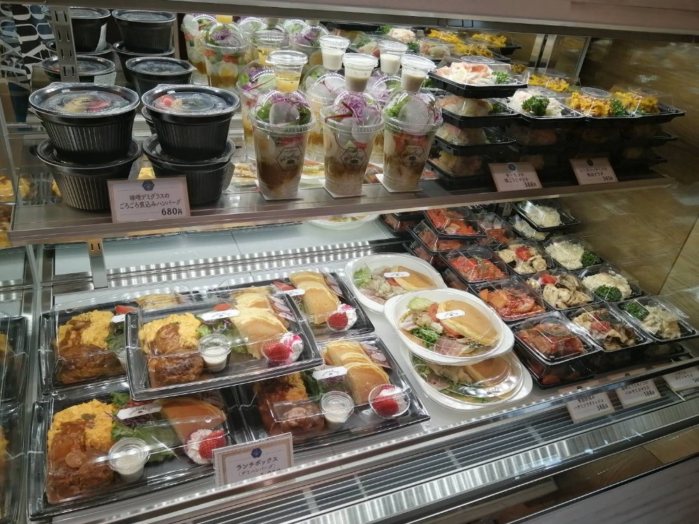 38ミツバチキッチン仙台エスパル店のサラダやランチボックス