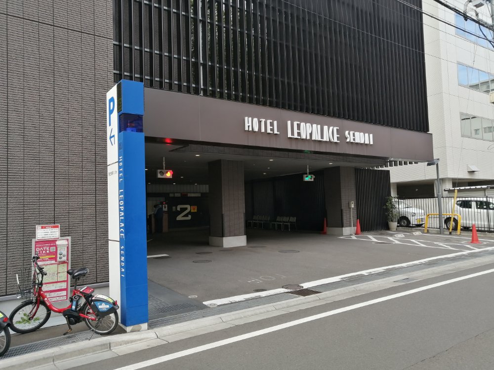 レオパレスホテル仙台の駐車場