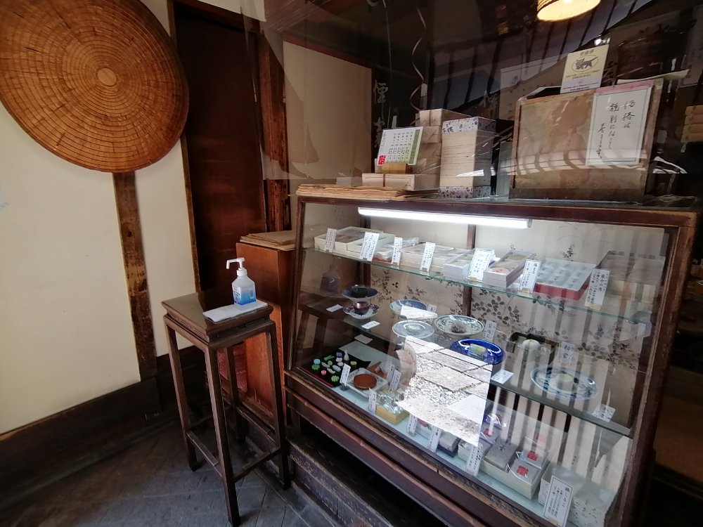 賣茶翁の店内
