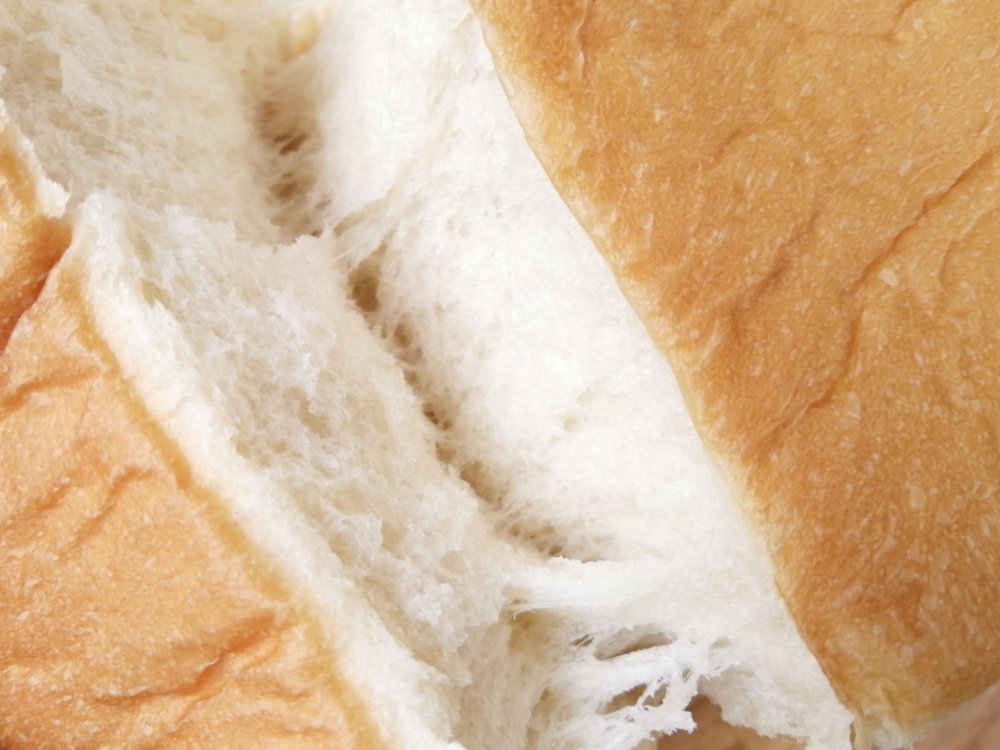 生食パンを割った画像