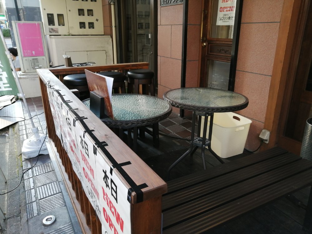 ゴリラ食堂仙台駅前店のテラス席