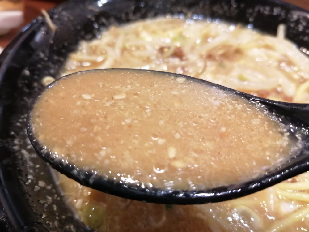 とろこく味噌を溶かしたスープ