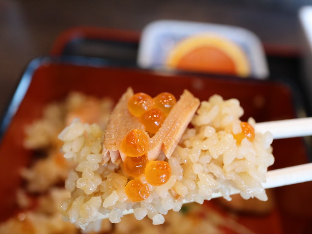 鮭とイクラと炊き込みご飯