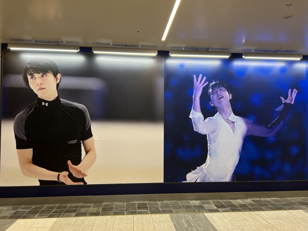 仙台駅に羽生結弦さんの巨大広告が登場中！ | 仙台南つうしん
