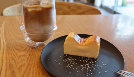 仙台市泉区の人気カフェで3種のチーズをブレンドした塩チーズケーキ＆アイスラテ