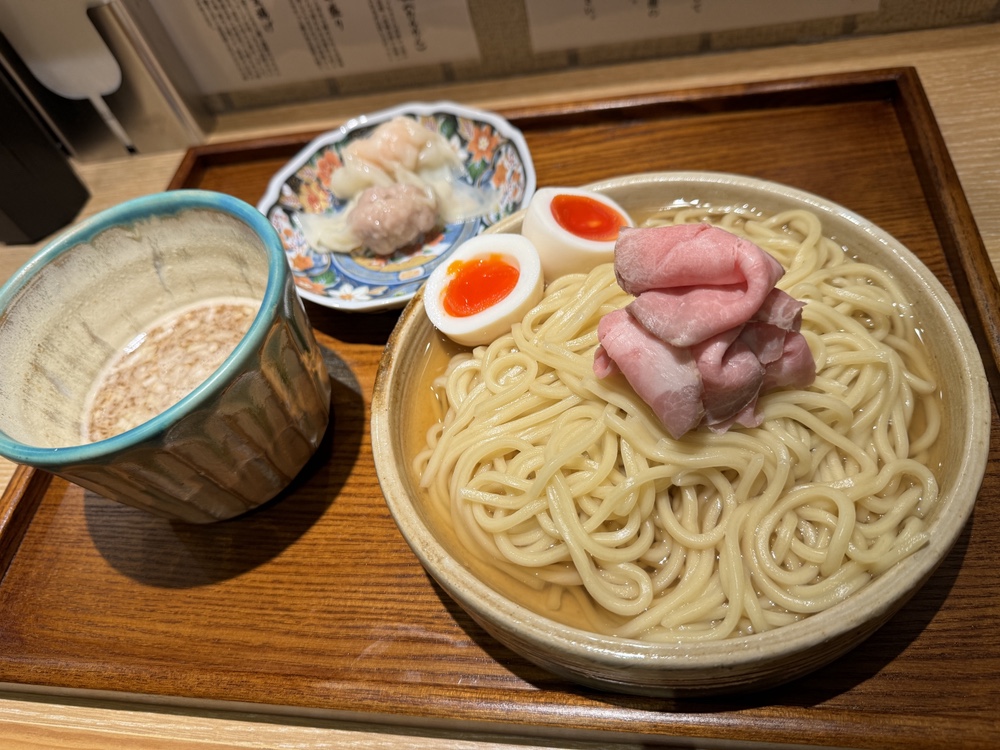 臼　　麺類や　もちなどに 仙台駅東口にラーメン店「もちだや」がオープン！新感覚“釜揚げ”豚骨