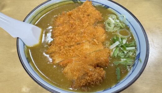 創業300年の老舗でカツカレーそば・1250円